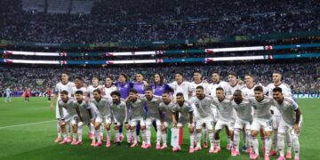 In must-win match against Ecuador, Mexico looks to advance with help of its fans