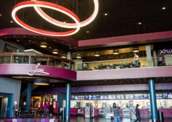 As Paramount chases $111-billion Warner Bros. acquisition, David Ellison sheds his theater chain