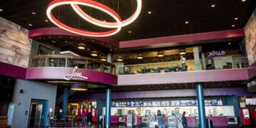As Paramount chases $111-billion Warner Bros. acquisition, David Ellison sheds his theater chain