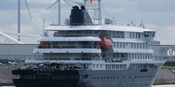 ﻿U.S. puts up $750K to evacuate an American who was aboard hantavirus cruise ship from remote island