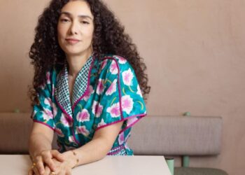 Bedouine turns lost homes into lush refuge on ‘Neon Summer Skin’