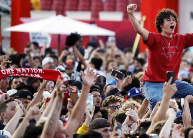 U.S. fans roar at Coliseum watch party, enjoy inexpensive World Cup energy