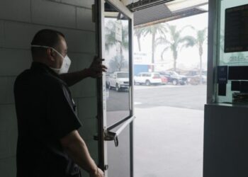 Warehouse fire disrupts lives, businesses in Los Angeles: ‘No one is coming’