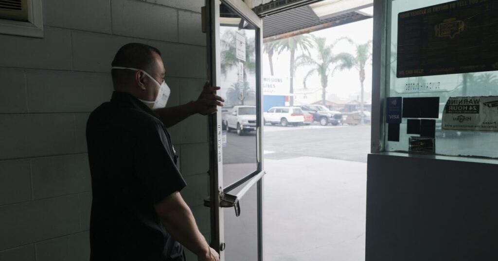 Warehouse fire disrupts lives, businesses in Los Angeles: ‘No one is coming’