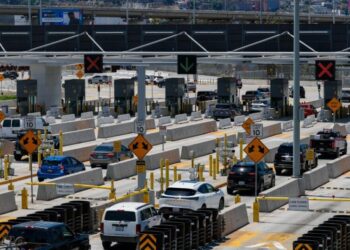 Asylum seekers may be turned away at the southern border, Supreme Court rules