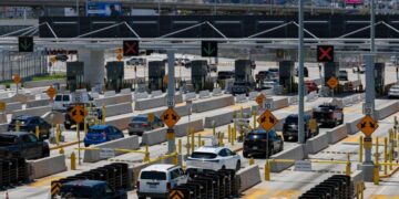 Asylum seekers may be turned away at the southern border, Supreme Court rules
