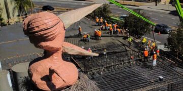 Mystery artist steps forward as future of iconic bird atop L.A. eyesore in doubt