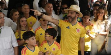 Trump-endorsed De la Espriella holds slim lead in Colombia’s election as his rival challenges vote