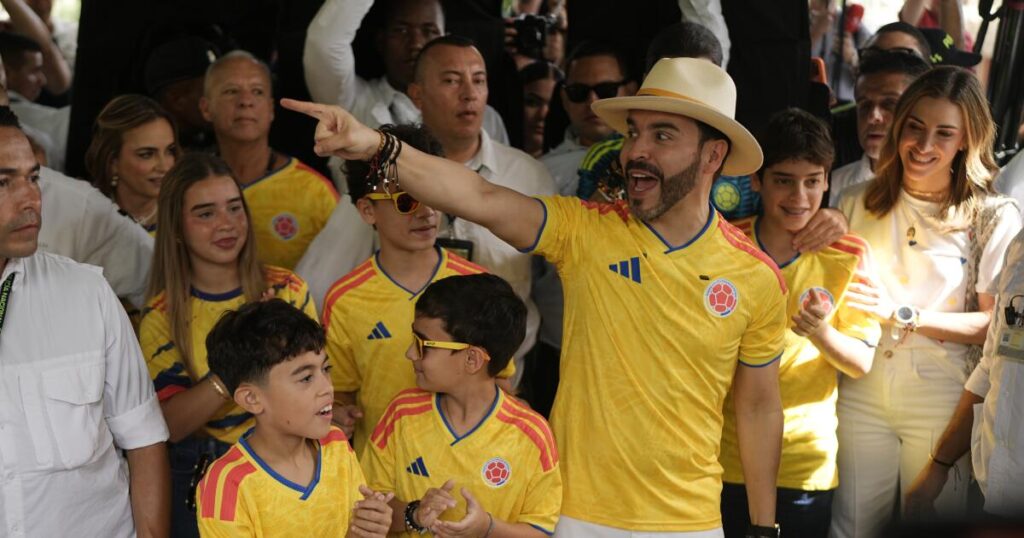 Trump-endorsed De la Espriella holds slim lead in Colombia’s election as his rival challenges vote