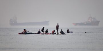 A new exchange of fire with Iran in the gulf tests the fragile ceasefire