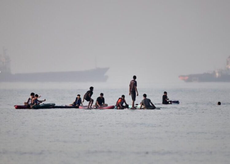 A new exchange of fire with Iran in the gulf tests the fragile ceasefire