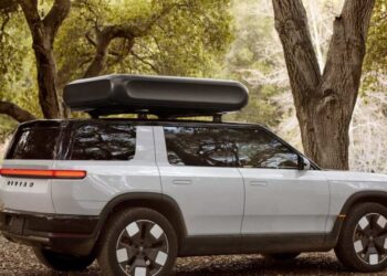 Rivian lays off hundreds of workers days after new vehicle deliveries begin