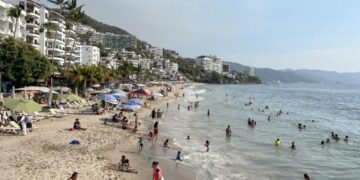 California couple recount witnessing fatal crocodile attack during Mexican vacation