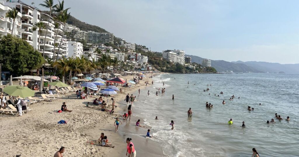 California couple recount witnessing fatal crocodile attack during Mexican vacation