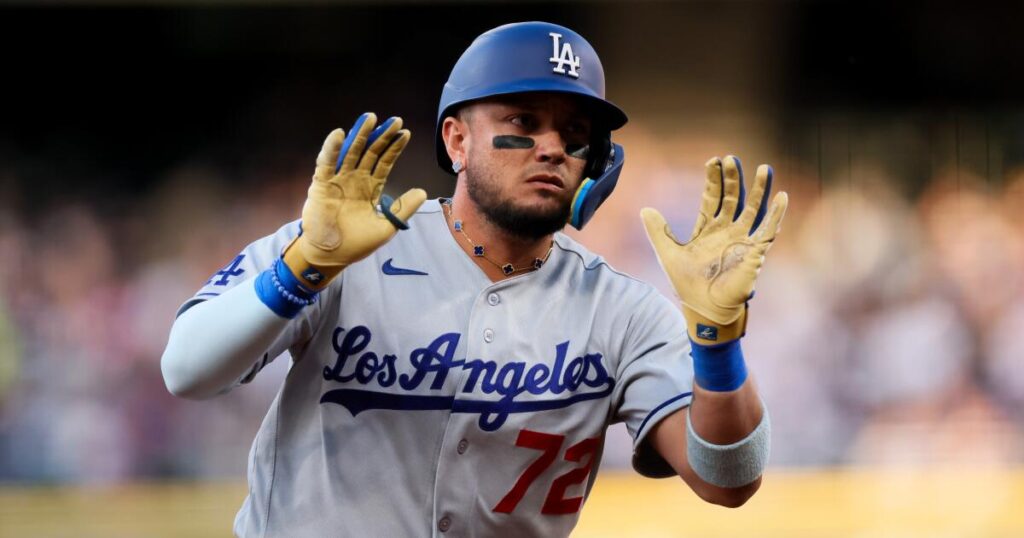 Wife, kids of Dodgers’ Miguel Rojas in Caracas when earthquakes hit Venezuela