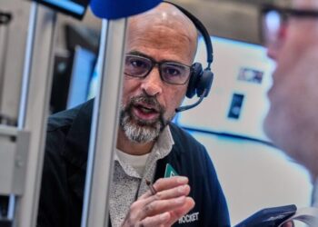 Another sell-off for AI stocks knocks Wall Street back to where it was 5 weeks ago