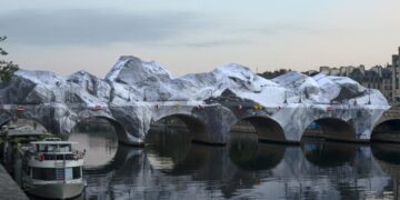 A fake mountain and real magic transform Paris’ oldest bridge