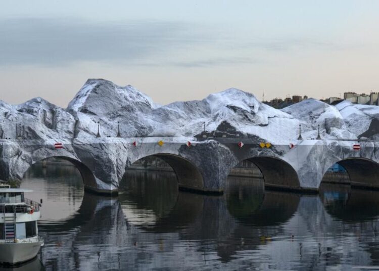 A fake mountain and real magic transform Paris’ oldest bridge