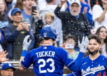 Kyle Tucker and Dalton Rushing rebound with consecutive homers, Dodgers rout Padres