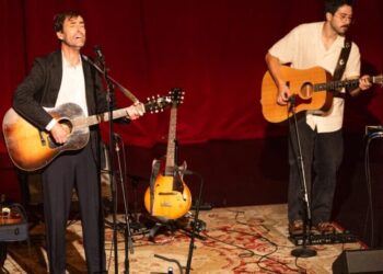 Andrew Bird gets ‘painfully sincere’ at mental health benefit concert celebrating ‘The Pitt’