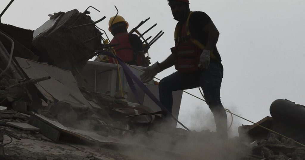 His family trapped in Venezuelan quakes, he turned to social media for help