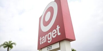 Man allegedly strangled a woman in Target until customers stopped him, prosecutors say