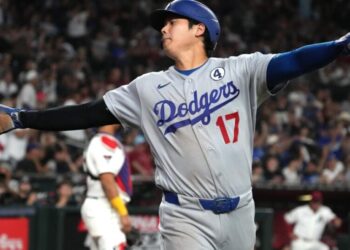 Fast start helps Dodgers hold off the Diamondbacks