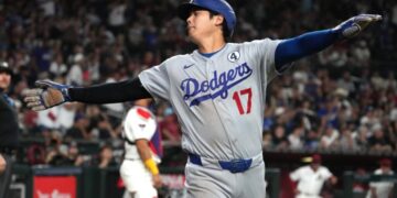 Fast start helps Dodgers hold off the Diamondbacks