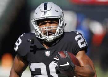 Parents of NFL star Doug Martin allege ‘excessive force’ by Oakland police in wrongful death lawsuit