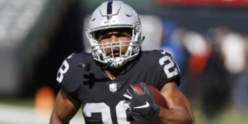 Parents of NFL star Doug Martin allege ‘excessive force’ by Oakland police in wrongful death lawsuit
