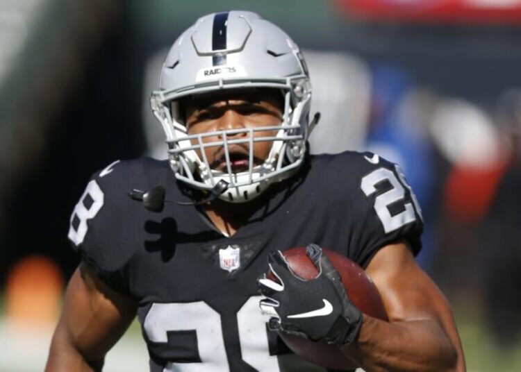Parents of NFL star Doug Martin allege ‘excessive force’ by Oakland police in wrongful death lawsuit
