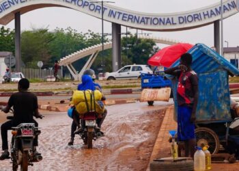 Gunmen attack Niger airport, killing 11 soldiers and 2 civilians, officials say