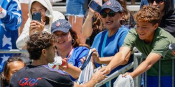 Chanting ‘USA! USA!,’ thousands welcome U.S. men’s soccer team to SoCal ahead of World Cup