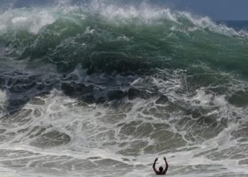 Historic swells continue to batter California beaches. When will the surf die down?