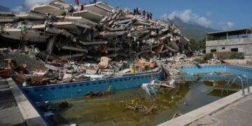 Crucial window for rescuing Venezuela quake survivors narrows