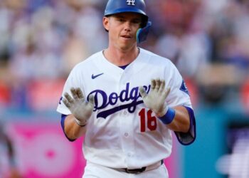 Dodgers catcher Will Smith out of lineup again, could be headed to IL