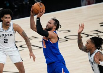 Knicks capitalize on Victor Wembanyama turnover, take 2-0 NBA Finals lead over Spurs