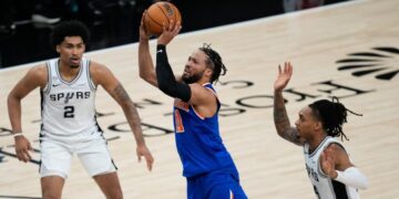 Knicks capitalize on Victor Wembanyama turnover, take 2-0 NBA Finals lead over Spurs