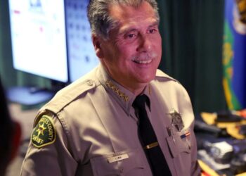 Luna leads Villanueva in early L.A. County sheriff’s race results