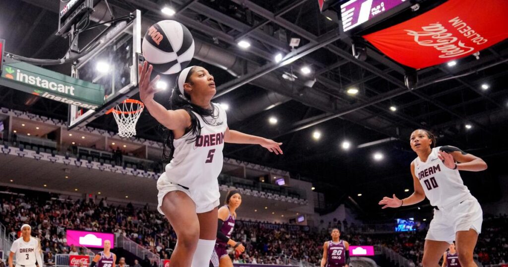 Isabelle Harrison ejected after taking down Angel Reese during Tempo-Dream game