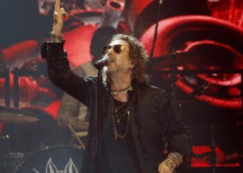 Black Crowes shoot down ‘USA’ chants, boos in Tampa: ‘Don’t know what you have to be so proud of’