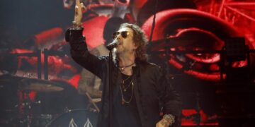 Black Crowes shoot down ‘USA’ chants, boos in Tampa: ‘Don’t know what you have to be so proud of’