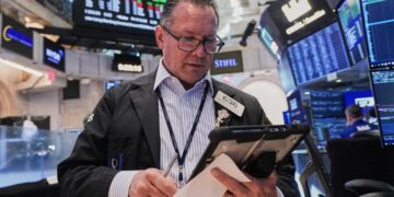 Oil drops below $80 per barrel, while tech stocks weigh on a mixed Wall Street