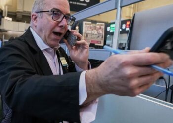 U.S. stocks drift after oil prices ease and Big Tech stocks fall