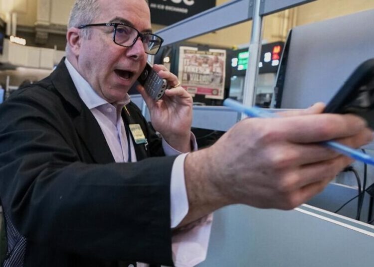 U.S. stocks drift after oil prices ease and Big Tech stocks fall