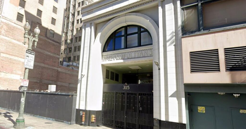 Landmark downtown apartment tower faces foreclosure