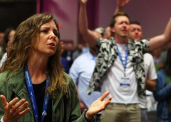 4 years running, Southern Baptists weigh tightening ban on churches with women pastors