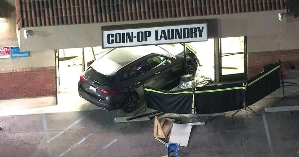 Driver smashes into Manhattan Beach laundromat, killing customer inside