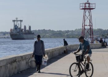 Ship ferrying aid from Mexico and Belize docks in Cuba as crises deepen