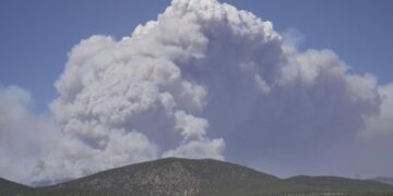 Dangerous weather hampers firefighters and leads to fireworks bans in West